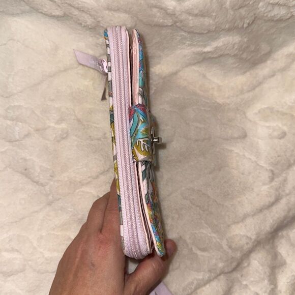 Vera Bradley Campus Double ID Turnlock Wallet Signature Cotton Quilted Wallet - Picture 9 of 12